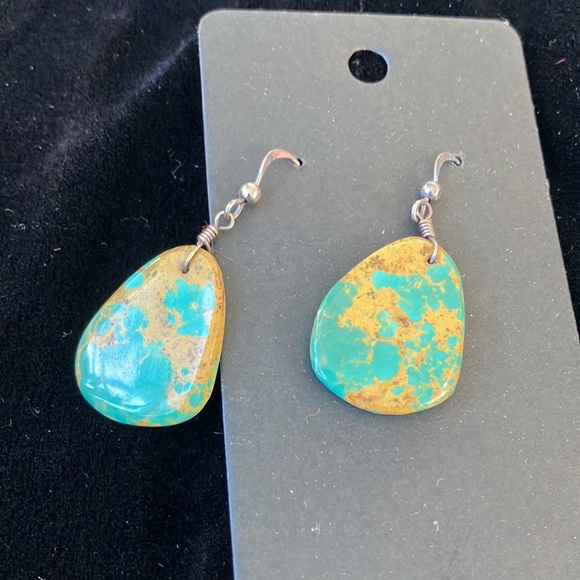 Handmade by Native artist in New Mexico, green turquoise w gold threads of color - Picture 4 of 5
